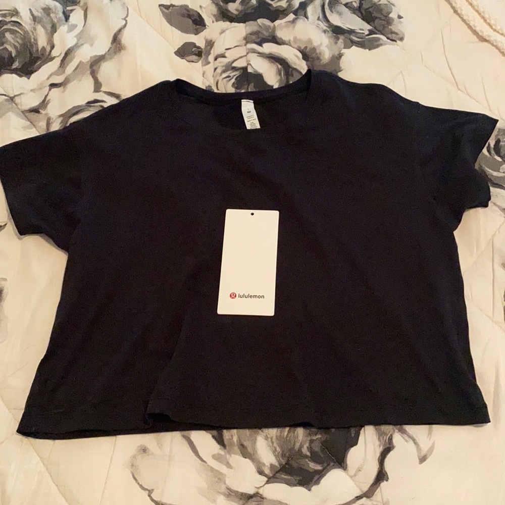 Lululemon, black Cates tee